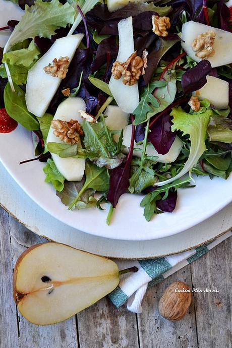 Insalata Pere Pecorino e Noci Insalata Pere Pecorino e Noci