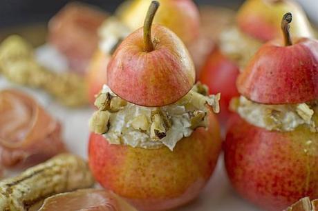 Pere ripiene di formaggi e noci Pere ripiene di formaggi e noci