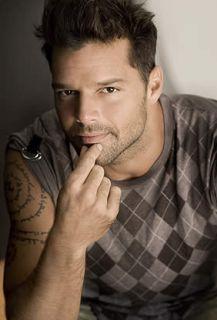Ricky Martin Premiato col GLAAD e Attaccato dalla Chiesa