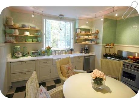 Shabby chic on Friday: the cottage chic store...