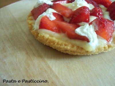 Crostatine con Crema Pasticcera & Fragole