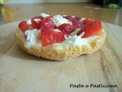 Crostatine con Crema Pasticcera & Fragole