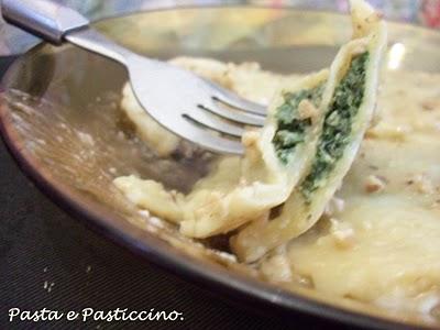 ORTICHE, ancora loro. Ravolfiori con ripieno di ortiche&pecorino; romano.