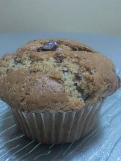 I MUFFIN ....IL CIOCCOLATO A PEZZI E....LO YOGURT....