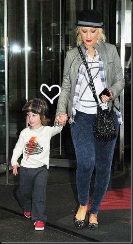 aguilera-and-son-max-out-in-nyc__oPt