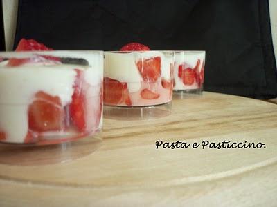 Mini Yogurtini alle Fragole - Finger Food