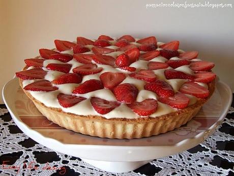 Crostata con crema chantilly e fragole