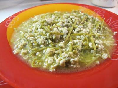 Zuppa di asparagi selvatici