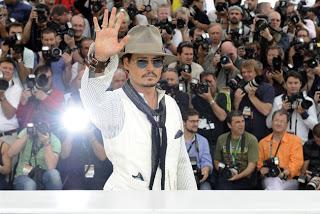 Penelope Cruz capellona con Johnny Depp sbretellato sulla croisette (il video)