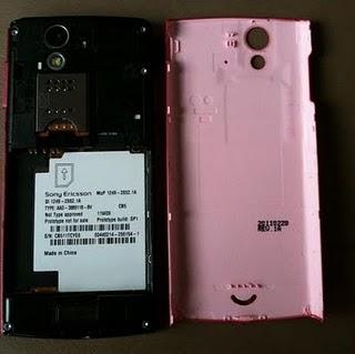 In foto il nuovo smartphone Sony Ericsson ST18i