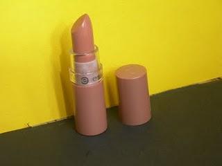 Piccolissimo acquistino Essence: Lipstick n. 52 In the nude con swatches