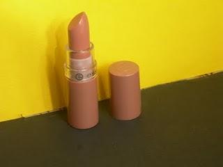 Piccolissimo acquistino Essence: Lipstick n. 52 In the nude con swatches