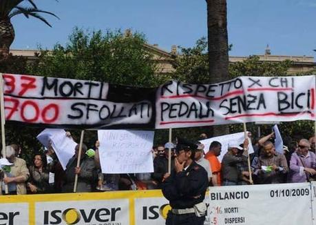 FOTO DEL GIORNO 15 MAGGIO 2011 : PROTESTA SICILIANA AL GIRO D'ITALIA