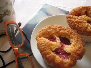 Muffin con fragole, cocco e grappa