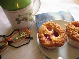 Muffin con fragole, cocco e grappa