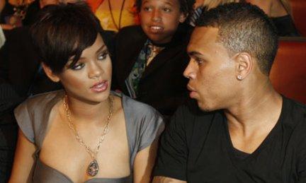 Rihanna torna a 'parlare' con Chris Brown... su Twitter