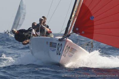 AUDI MELGES 24 AFFRONTA IN SALITA L’IMPREVISTO VENTO LEGGERO E INSTABILE NELLA BAIA DI CORPUS CHRISTI