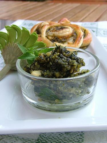 girelle in sfoglia con pesto di basilico e menta