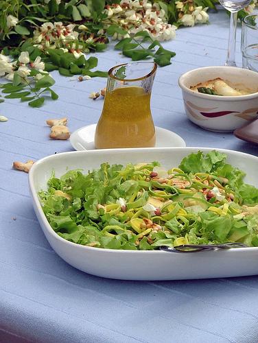 Avocado salad with pine nuts - insalata di avocado e pinoli