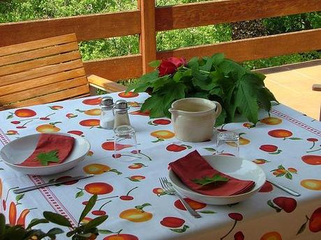 Tablescape red tulips