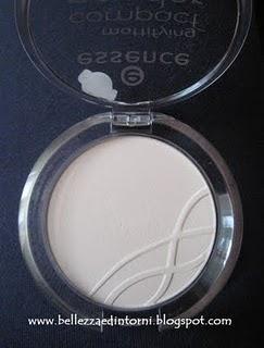 Nuova cipria Mattifying Compact Powder di Essence