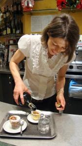 Nu ma deranjati …sint aici…sa lucrez..nu a suridire la clienti..