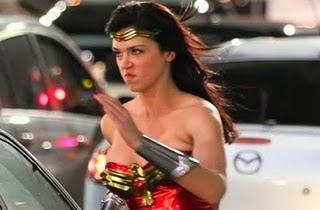 Wonder Woman col lazo fra le gambe: il remake della serie è già finito in ferie