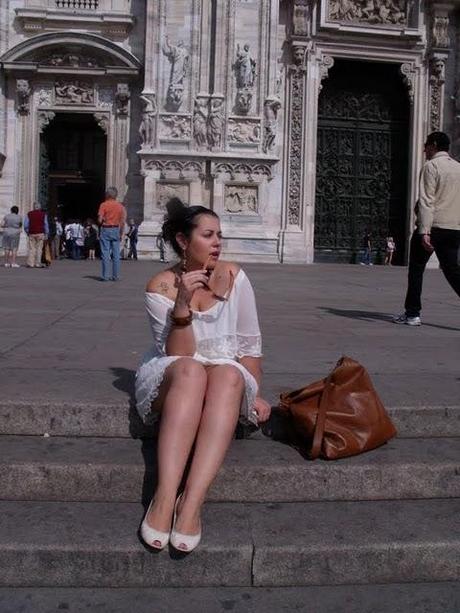 Around Milan with my elegant dress