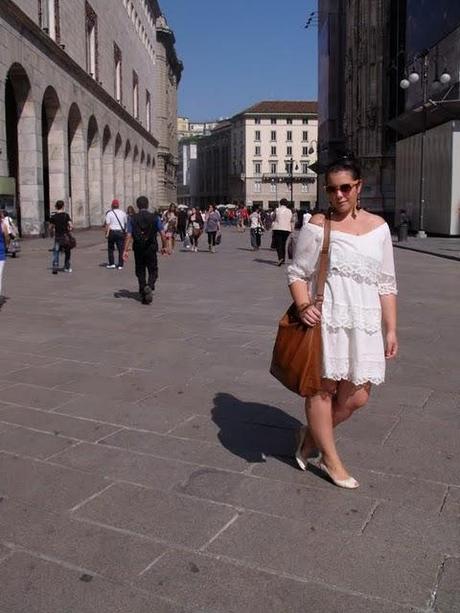 Around Milan with my elegant dress