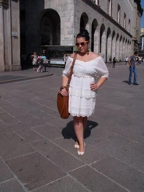 Around Milan with my elegant dress