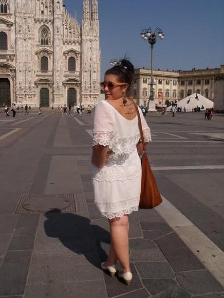 Around Milan with my elegant dress