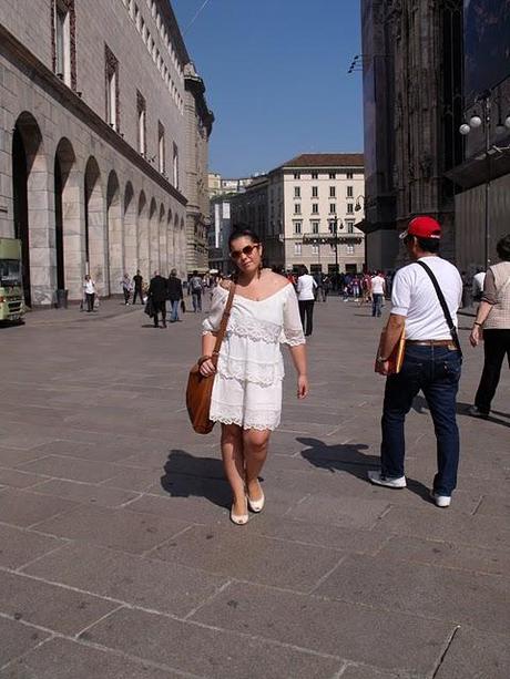 Around Milan with my elegant dress