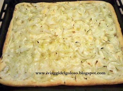 FOCACCIA  CON LA CIPOLLA