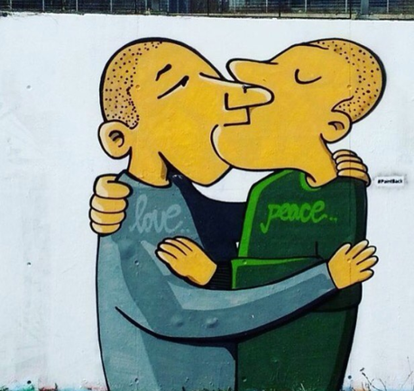 PAINTBACK: il movimento che trasforma le svastiche in messaggi d’amore PAINTBACK: il movimento che trasforma le svastiche in messaggi d’amore