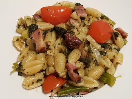 Gnocchetti sardi con pancetta affumicata, cavolo nero e pomodorini Gnocchetti sardi con pancetta affumicata, cavolo nero e pomodorini