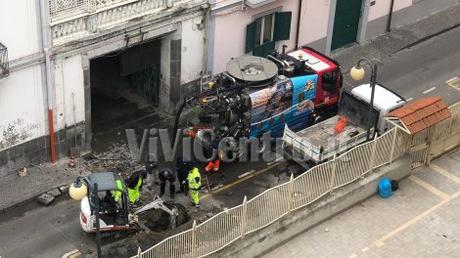 FOTO ViViCentro, Aggiornamenti – Castellammare, traffico in tilt: ambulanza resta bloccata FOTO ViViCentro, Aggiornamenti – Castellammare, traffico in tilt: ambulanza resta bloccata
