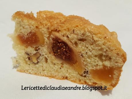 Torta con fichi secchi e noci al olio e acqua Torta con fichi secchi e noci al olio e acqua