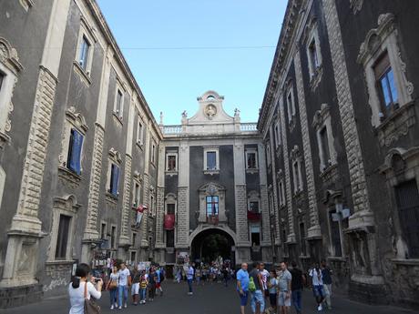 Catania, gita di un giorno percorrendo una sola strada Catania, gita di un giorno percorrendo una sola strada