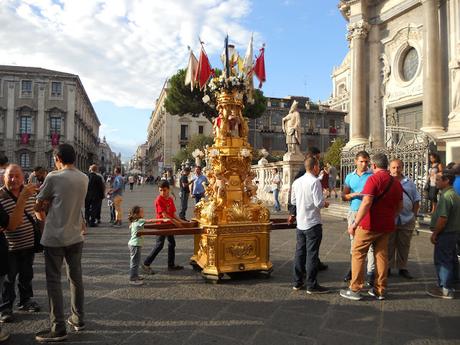 Catania, gita di un giorno percorrendo una sola strada Catania, gita di un giorno percorrendo una sola strada