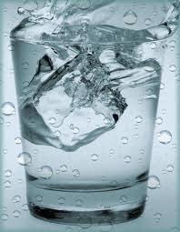Attenzione ! Ecco cosa succede al tuo corpo quando bevi acqua fredda Attenzione ! Ecco cosa succede al tuo corpo quando bevi acqua fredda