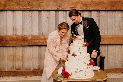 Anna & Ian's wedding cake topper: fly away with me Anna & Ian's wedding cake topper: fly away with me
