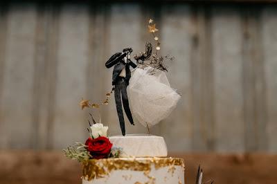 Anna & Ian's wedding cake topper: fly away with me Anna & Ian's wedding cake topper: fly away with me