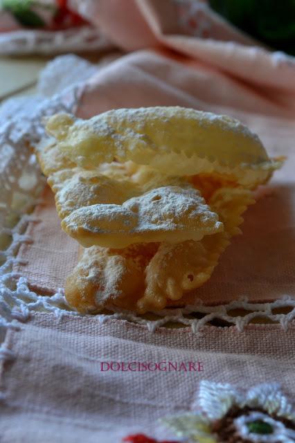 Le frappe di Mimina...quando la cucina di casa vince facile Le frappe di Mimina...quando la cucina di casa vince facile