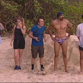 GLI ABITI DI CINZIA DIDDI SONO APPRODATI SULL'ISOLA DEI FAMOSI: MODELLO D'ECCEZIONE UN GIUCAS CASELLA IN GRANDE FORMA! GLI ABITI DI CINZIA DIDDI SONO APPRODATI SULL'ISOLA DEI FAMOSI: MODELLO D'ECCEZIONE UN GIUCAS CASELLA IN GRANDE FORMA!
