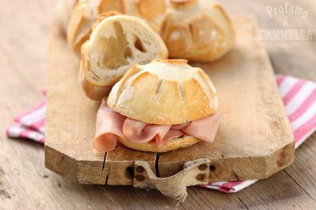 Rosette soffiate a lievitazione naturale – con birra fatta in casa Open Amber Baladin Rosette ripiene di mortadella