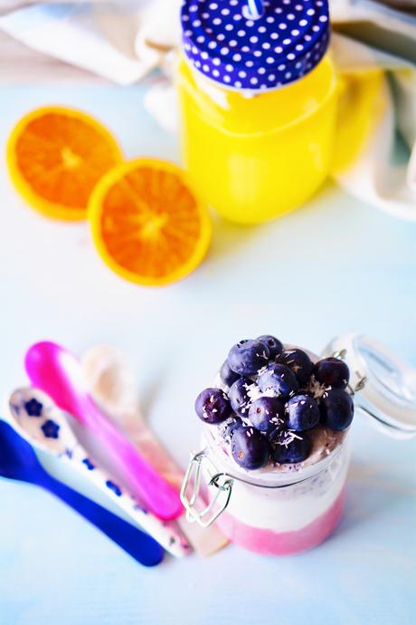 Colazione proteica con yogurt e frutta Colazione proteica con yogurt e frutta