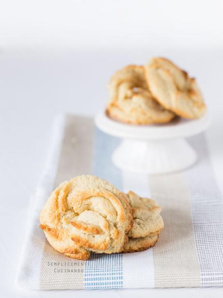 Biscotti Farro e mandorle Biscotti Farro e mandorle