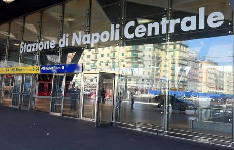 Napoli, violenza sessuale nei bagni della Stazione Centrale: violentato un 27enne Stazione Napoli Centrale