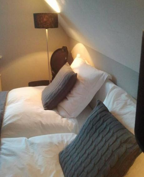 Una bella casa di campagna in Olanda L'immagine può contenere: una o più persone, camera_da_letto e spazio al chiuso