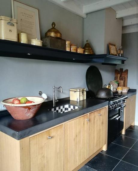 Una bella casa di campagna in Olanda L'immagine può contenere: spazio al chiuso